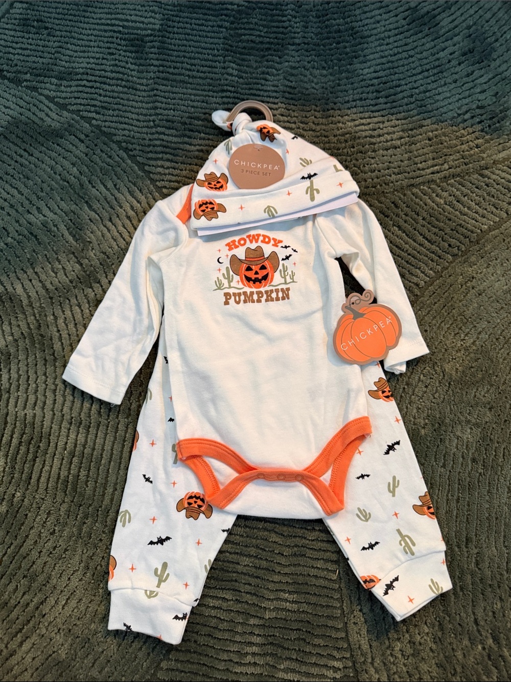 chick pea White & Orange 'Howdy Pumpkin' Infant One-Piece with Hat & Pants